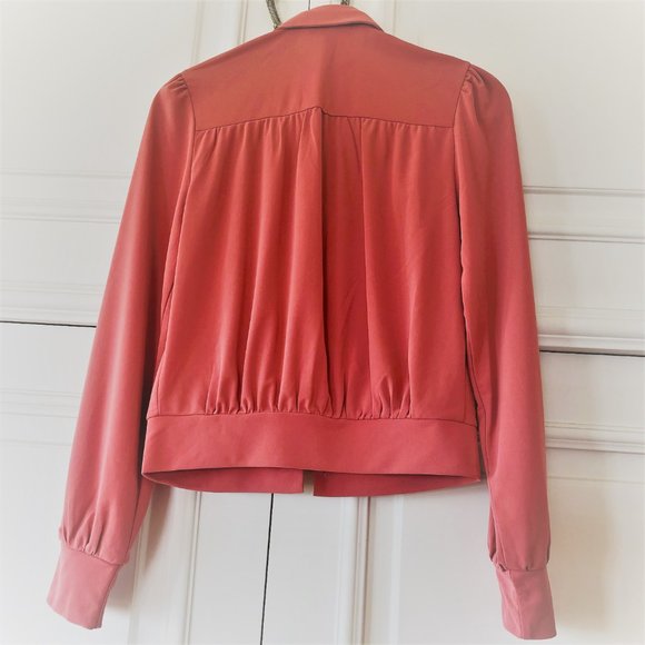 Soft & Drapey Coral Blush Button-Front Banded-Hem Collared Blouson Top XXS - Picture 3 of 15